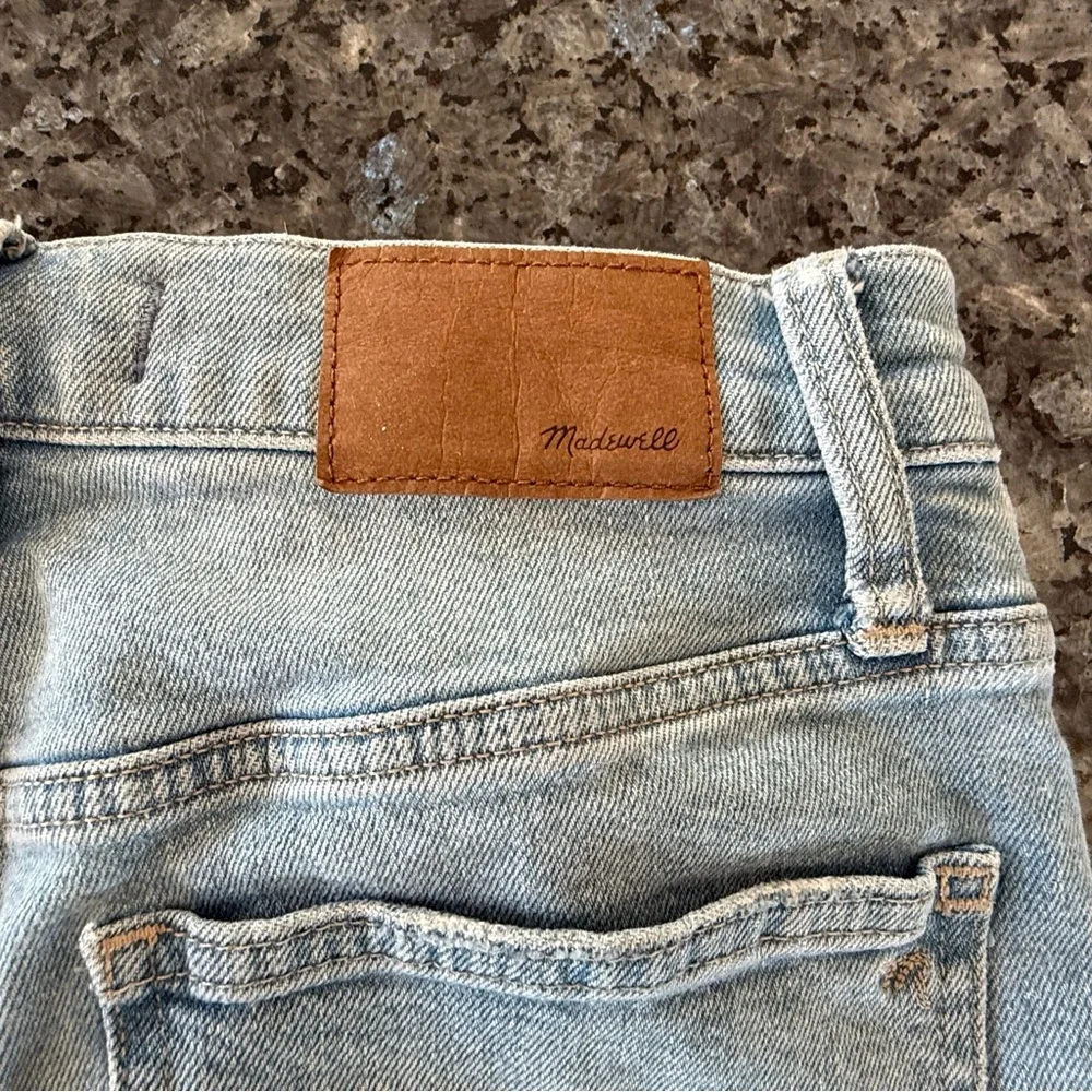 MADEWELL Perfect Vintage 10” High Rise Jean in Ellicott Wash, Raw Hem, Size 25P - Picture 3 of 10